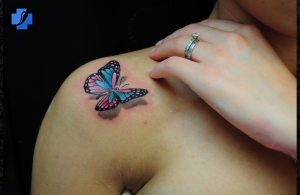 Women Tatttoos butterfly on shoulder (4) (1)